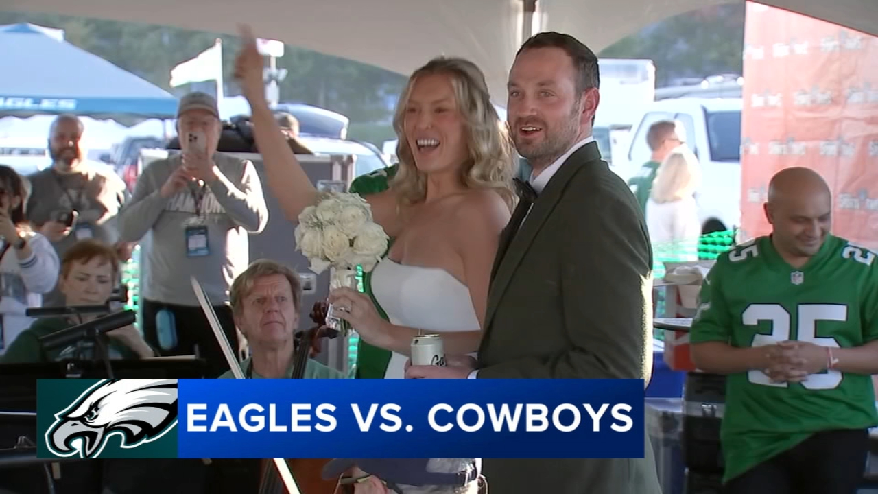 Chicago couple Lindsey Carl, Brandon Byrd get married at Philadelphia Eagles tailgate before MNF
       — Radnor Community news